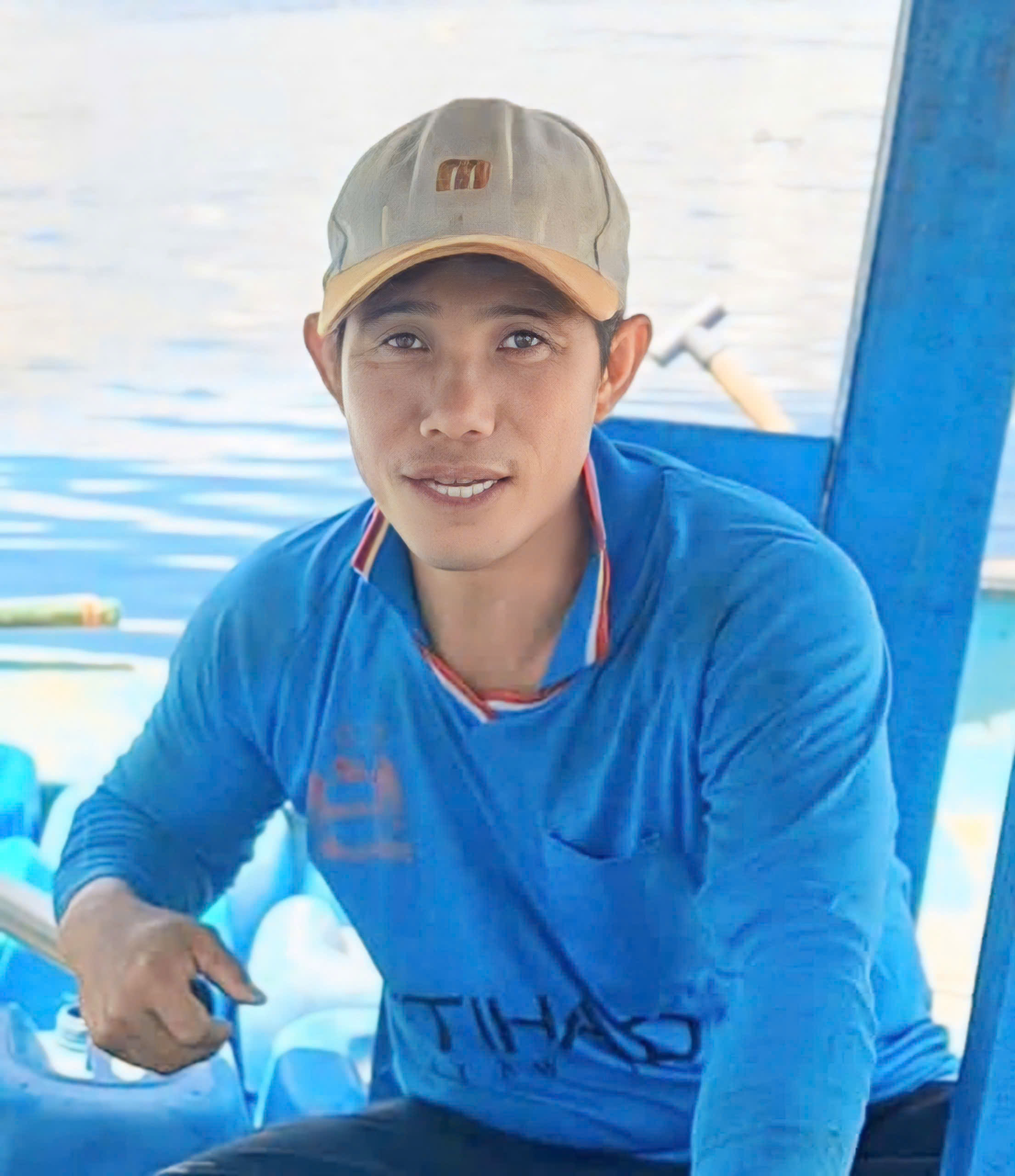 Ngư dân Nguyễn Văn Tự, xã Ô Loan.